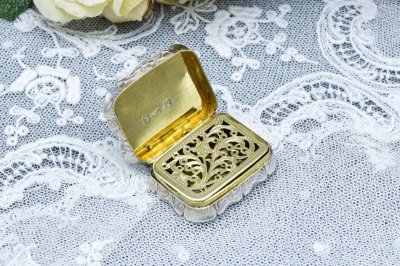 純銀製(925) 1886年 ハンドエングレービング 透かし細工 ビネグレット