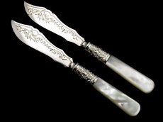 画像1: ヴィクトリアン　ペア　白蝶貝ハンドル　バターナイフセット (1)
