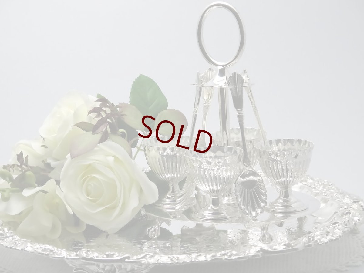 画像1: ヴィクトリアン シルバープレート シェル型スプーンつきエッグスタンド (1)