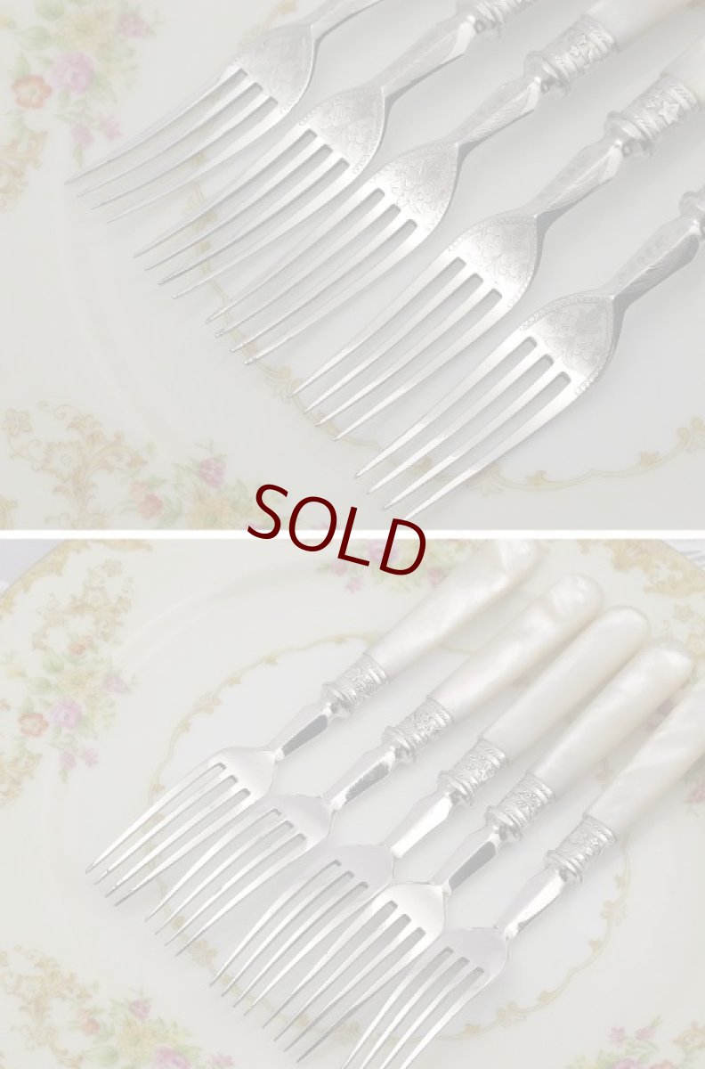 画像5: ヴィクトリアン 白蝶貝ハンドル　デザートカトラリー5組セット　美彫刻 (5)