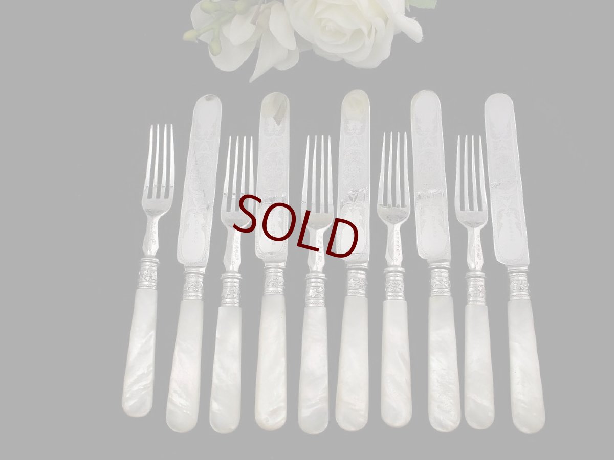 画像1: ヴィクトリアン 白蝶貝ハンドル　デザートカトラリー5組セット　美彫刻 (1)