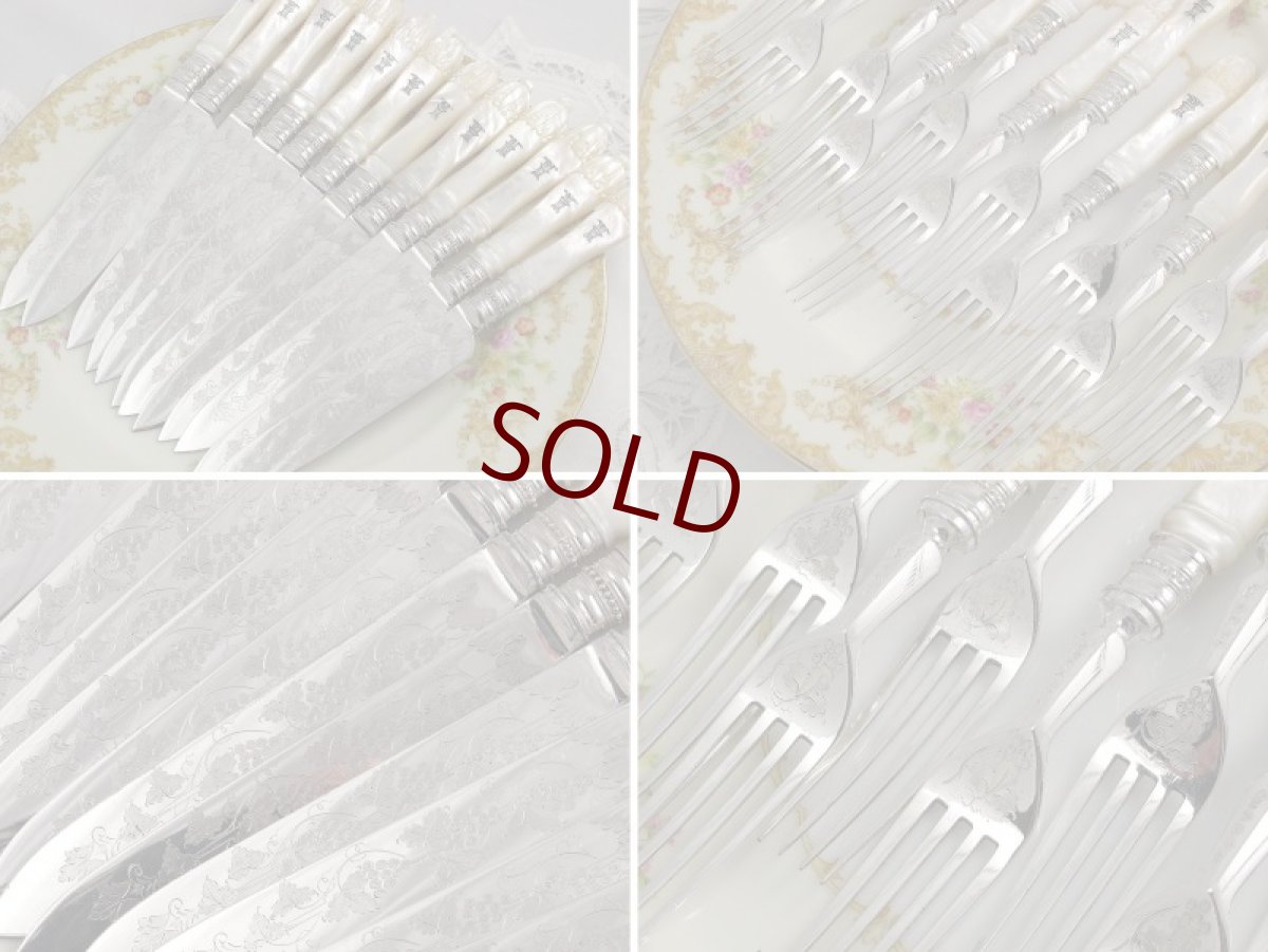 画像3: ヴィクトリアン 白蝶貝ハンドル美彫刻 デザートカトラリー 12組セット (3)