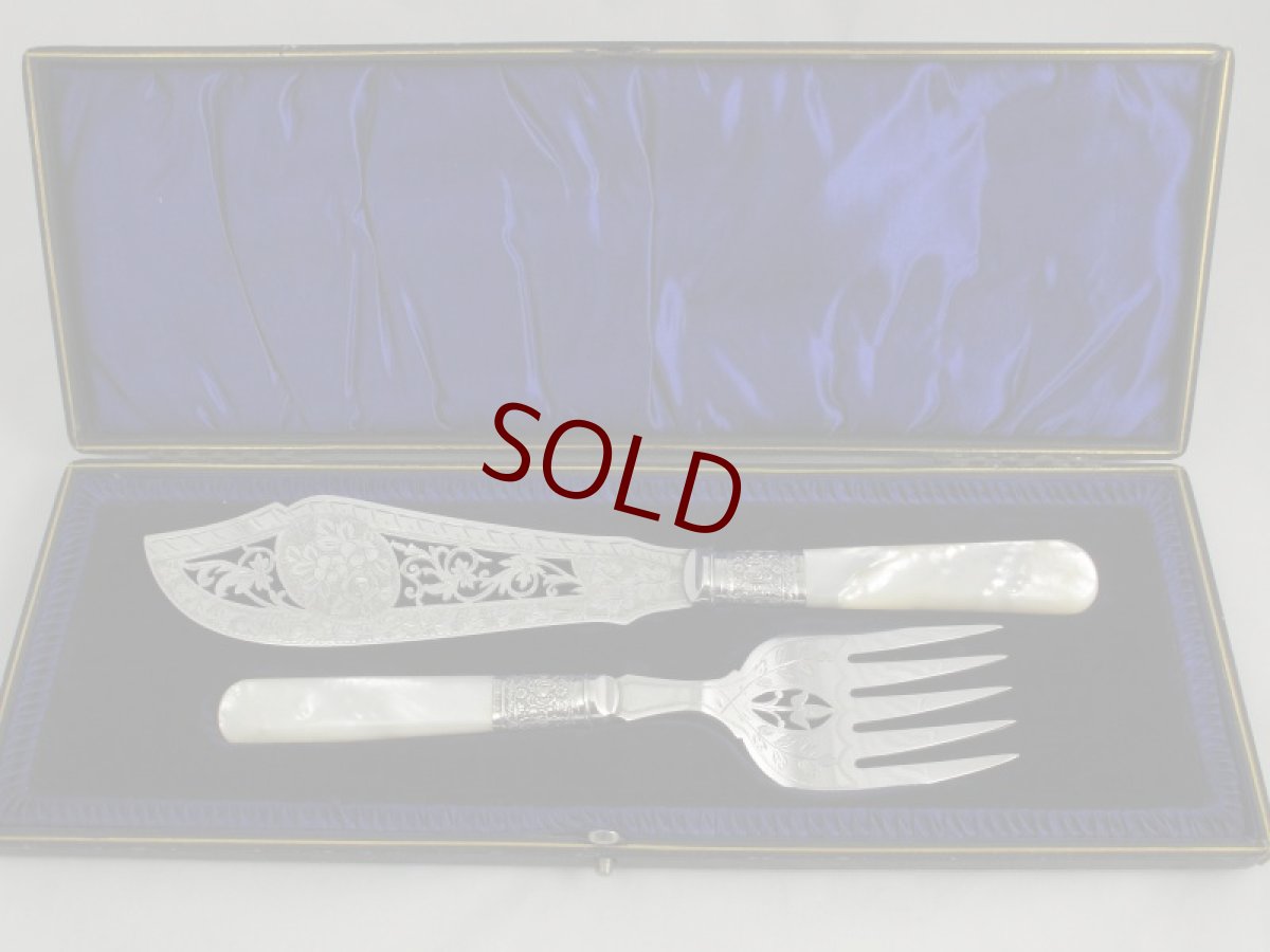 画像5: 純銀・シルバープレート白蝶貝ハンドル透かし細工の美しい サービングナイフ＆フォーク (5)