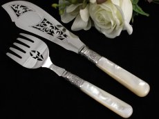 画像4: 純銀・シルバープレート白蝶貝ハンドル透かし細工の美しい サービングナイフ＆フォーク (4)