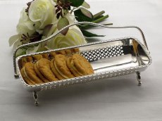 画像1: 稀少 手彫りと透かし細工 シルバープレート ビスケットトレイ (1)