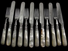 画像1: エドウォーディアン 白蝶貝ハンドル　デザートカトラリー 6組セット　美彫刻 (1)