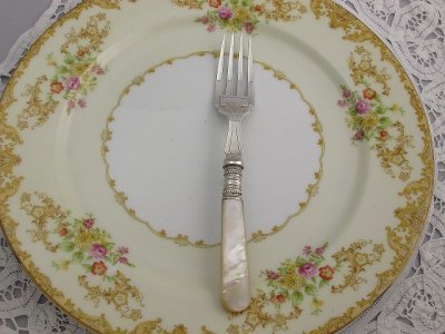 画像1: ヴィクトリアン 1899年 白蝶貝ハンドル フィッシュカトラリー6組セット