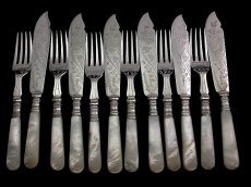 画像1: ヴィクトリアン 1899年 白蝶貝ハンドル フィッシュカトラリー6組セット  (1)