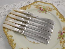 画像1: 1927年Walker & Hall　純銀/シルバープレート 白蝶貝ハンドル スコーンナイフセット (1)