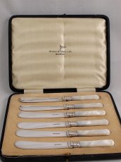 画像4: 1927年Walker & Hall　純銀/シルバープレート 白蝶貝ハンドル スコーンナイフセット (4)