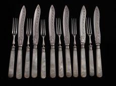 画像1: 1901年　純銀/シルバープレート 白蝶貝ハンドル デザートカトラリーセット (1)