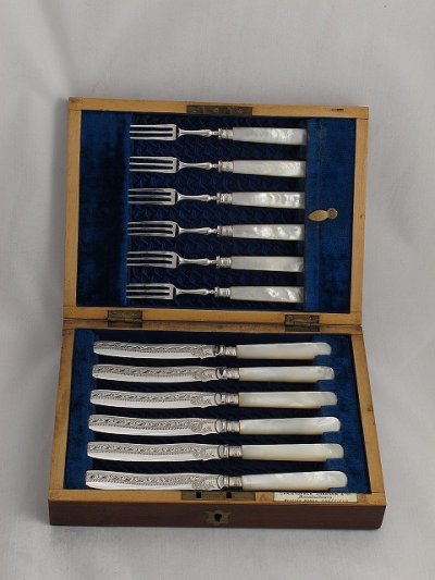 画像2: 1901年 純銀/シルバープレート 白蝶貝ハンドル デザートカトラリーセット