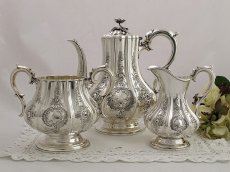 画像1: ヴィクトリアンロココ お花の摘み、薔薇・お花の彫刻が華麗な コーヒーセット (1)