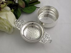 画像1: 純銀(925)　100ｇ　受け皿つき 透かし細工のティーストレイナー (1)