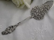 画像3: 純銀（800）ヒルデスハイム風 薔薇の透かし ケーキサーバー (3)