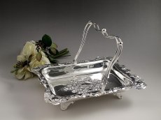 画像1: ヴィクトリアン シルバープレート 美彫 薔薇のケーキバスケット (1)