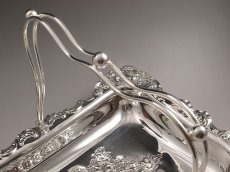 画像4: ヴィクトリアン シルバープレート 美彫 薔薇のケーキバスケット (4)