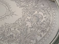 画像4: ヴィクトリアン 稀少 ハンドチェイシング 美彫　大型トレイ (4)