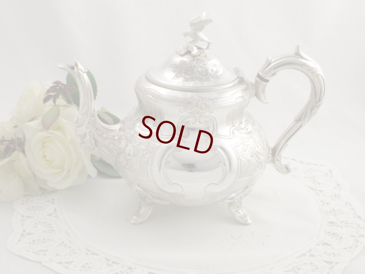 画像1: ヴィクトリアンロココ 小鳥の摘みとお花の彫刻が豪華なティーポット (1)