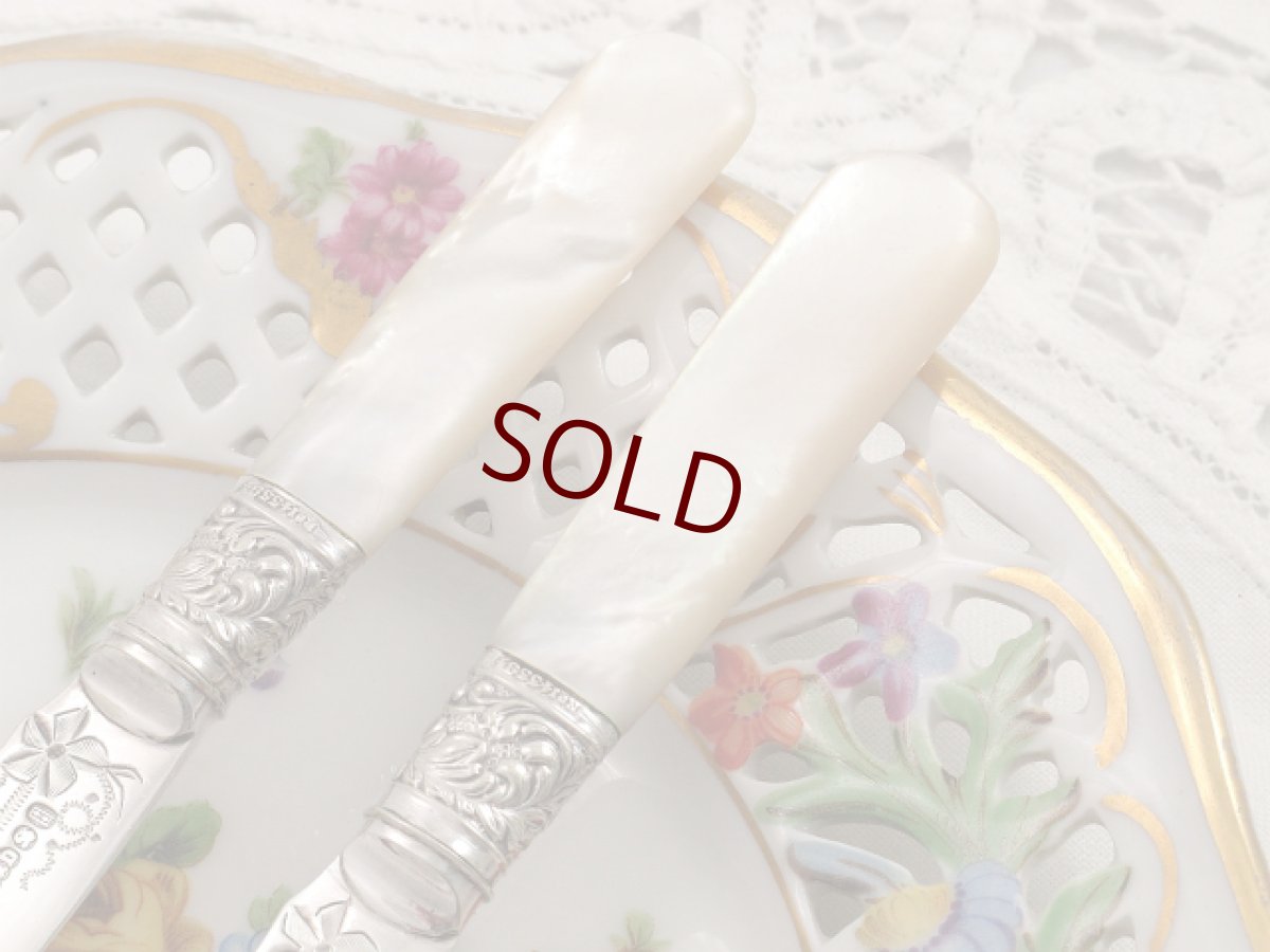 画像4: ヴィクトリアン　ペア　白蝶貝ハンドル　バターナイフセット (4)