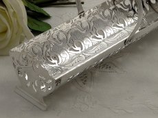 画像2: 稀少 透かし細工 と打ち出し彫刻 ビスケットトレイ (2)