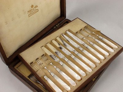 画像1: 1920年代 マッピン&ウェッブ お花の彫刻 白蝶貝 デザートカトラリー6組セット その2