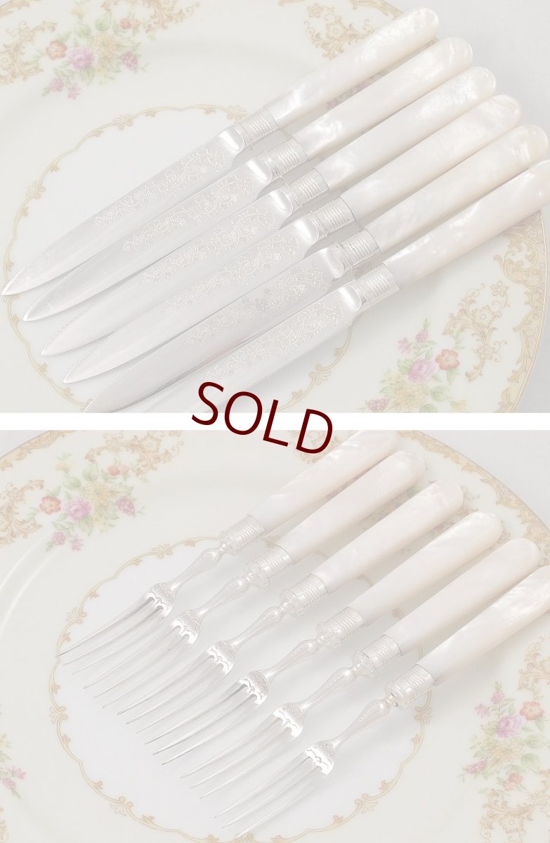 画像3:  1920年代 マッピン＆ウェッブ お花の彫刻 白蝶貝 デザートカトラリー6組セット　その２ 　 (3)