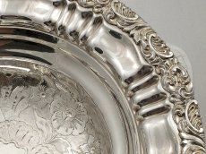 画像4: ヴィクトリアン お花の彫刻、スクロールの縁取りが素敵なケーキバスケット (4)