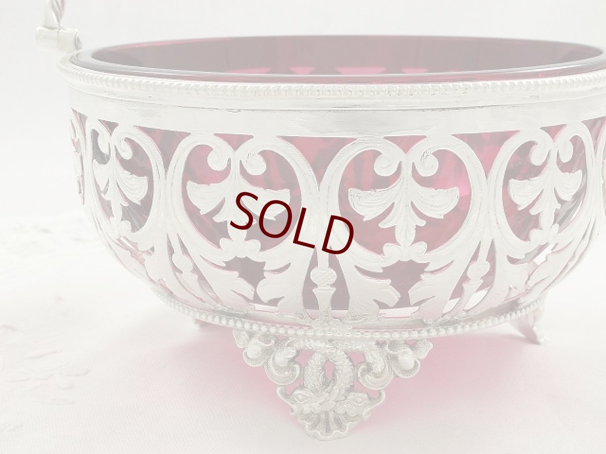 画像2: ヴィクトリアン1865年 透かし細工の美しい クランベリーグラス シュガーバスケット (2)