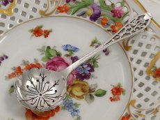 画像1: シルバープレート　透かし細工　シュガーシフタースプーン (1)