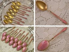 画像3: 1916年ロイヤルウスター金彩手描きブーケデミタスカップ＆ソーサー＆純銀金鍍金エナメルスプーン12組セット (3)