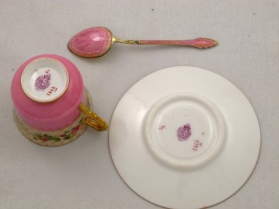 画像2: 1916年ロイヤルウスター金彩手描きブーケデミタスカップ＆ソーサー＆純銀金鍍金エナメルスプーン12組セット