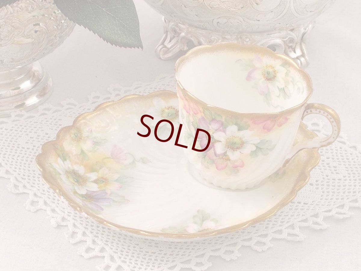 画像1: ヴィクトリアン George Jones(Crescent) 美しい花びらのカップアンドソーサー (1)