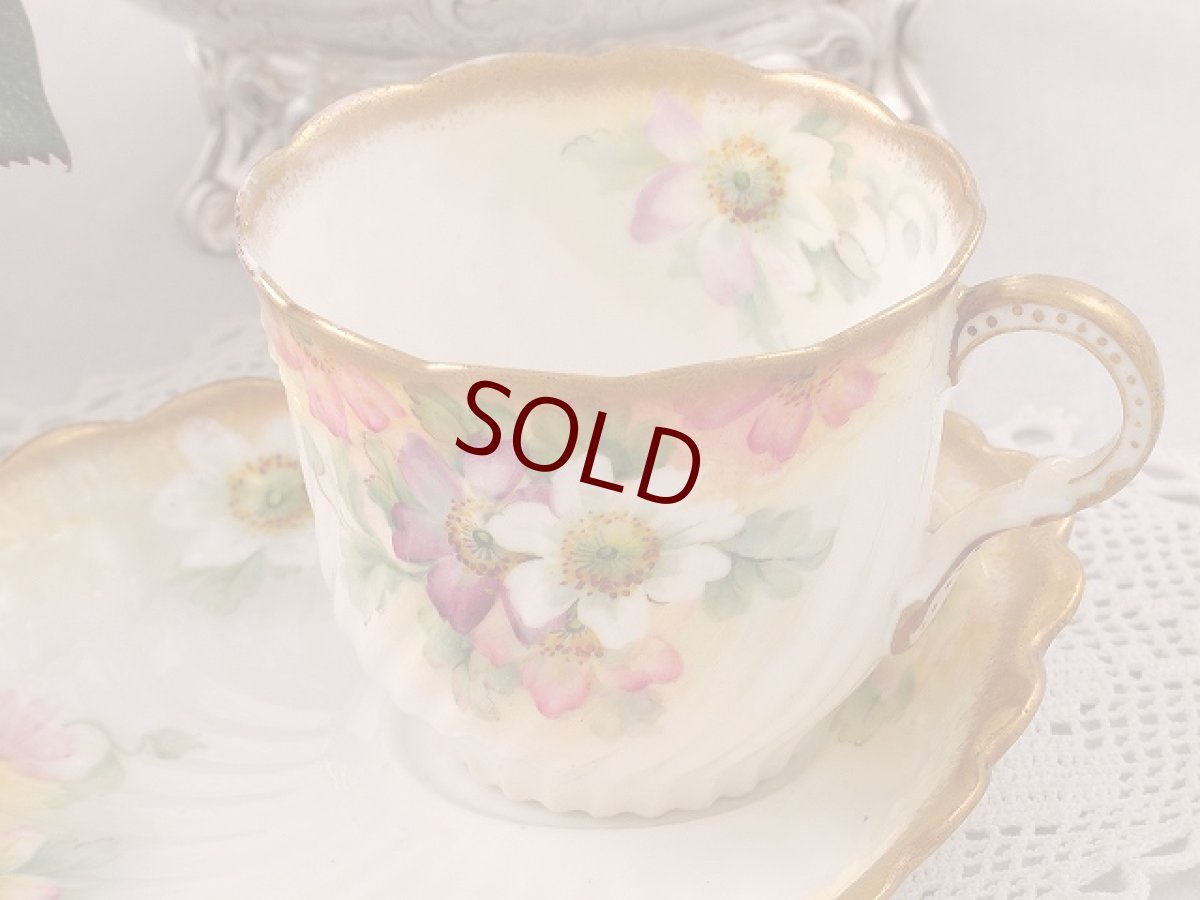 画像2: ヴィクトリアン George Jones(Crescent) 美しい花びらのカップアンドソーサー (2)