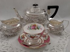 画像1: ヴィクトリアンロココ 装飾の美しいバッチェラーサイズ　ティーセット (1)