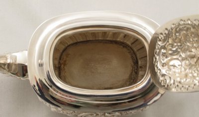 画像1: ヴィクトリアンロココ 装飾の美しいバッチェラーサイズ　ティーセット