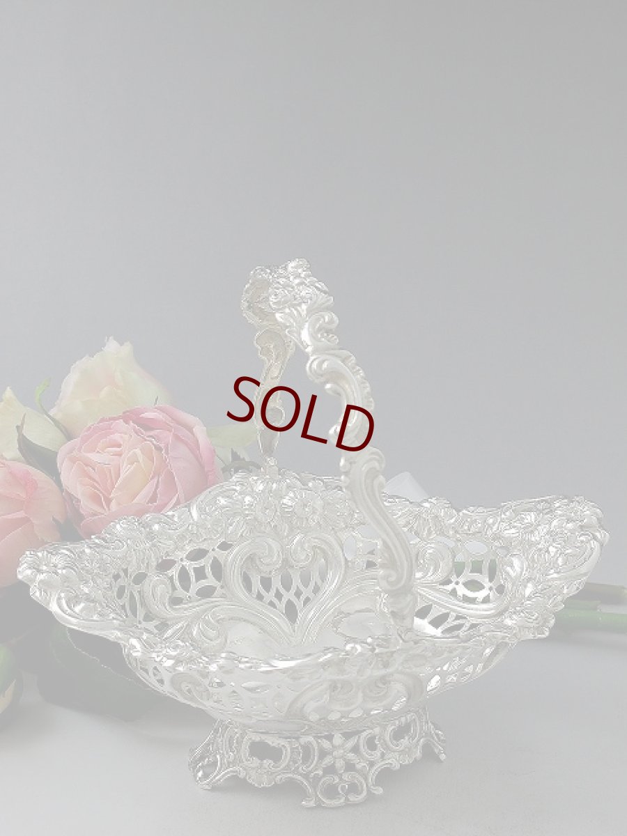 画像1: 純銀製（９２５）1894年　お花のエンボス、透かし細工の美しいボンボンディッシュ (1)