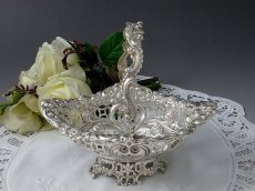 画像3: 純銀製（９２５）1894年　お花のエンボス、透かし細工の美しいボンボンディッシュ (3)