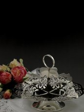 画像1: ヴィンテージ　 透かし細工　スタンドが高めの  サンドイッチトレイ (1)