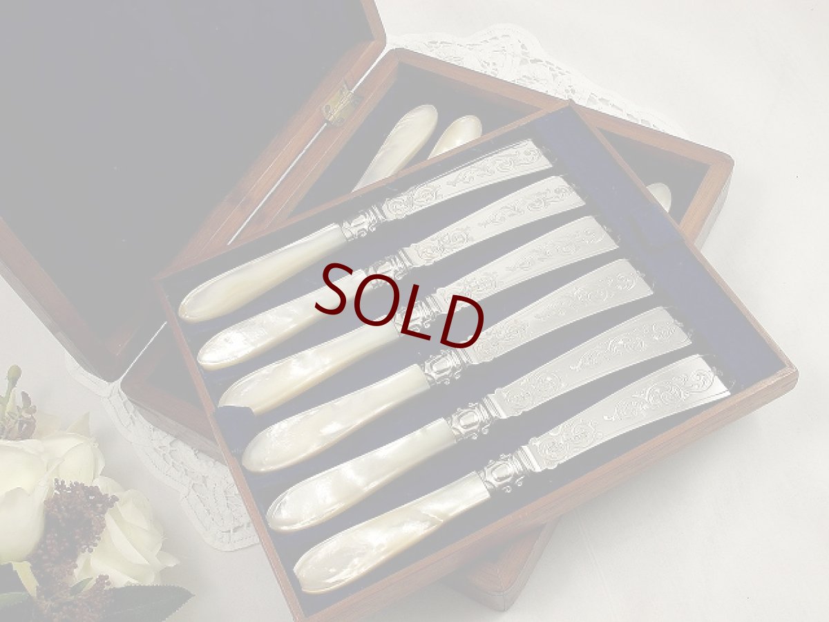 画像1: ヴィクトリアン　Martin, Hall & Co.　白蝶貝ハンドル　ナイフ６本セット　　その２ (1)