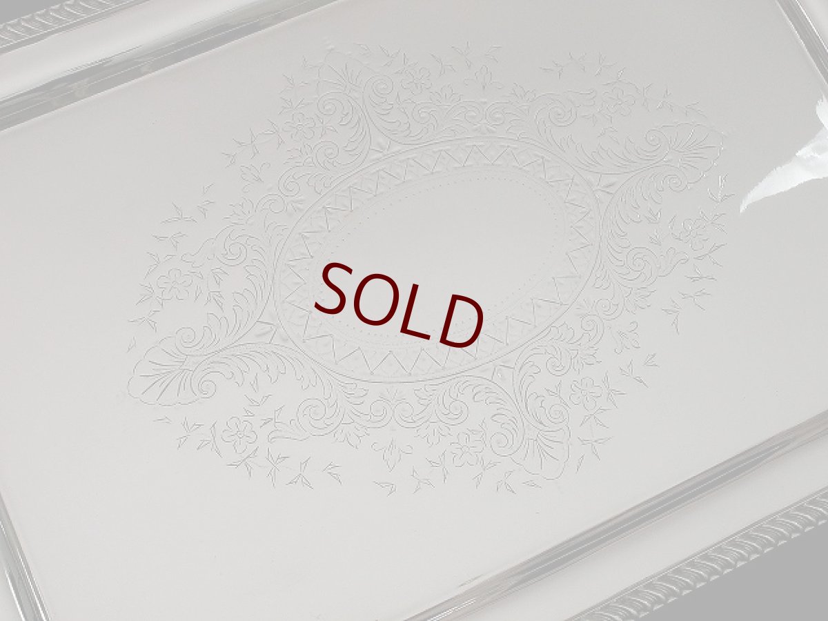 画像2: ヴィクトリアン 手彫刻　ガドルーン&スクロールボーダー　ティートレイ (2)