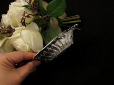 画像5: 純銀製（925）1895年ヴィクトリアン　薔薇　エンボス彫刻　　ピンディッシュ (5)