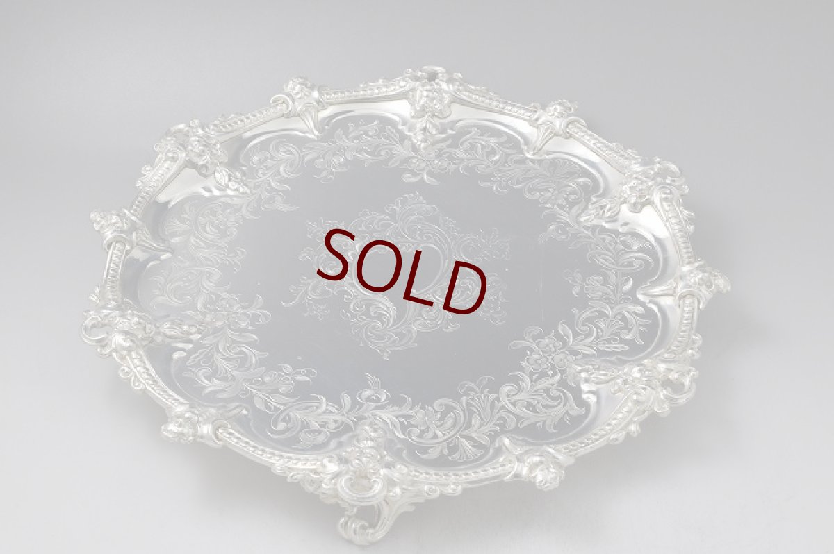 画像2: ヴィクトリアン　美彫刻　カーストワークボーダー　脚付きサルヴァ (2)