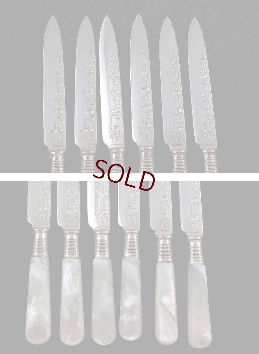 画像2: シルバープレート1893年　白蝶貝ハンドル　手彫り　デザートカトラリー6組セット (2)