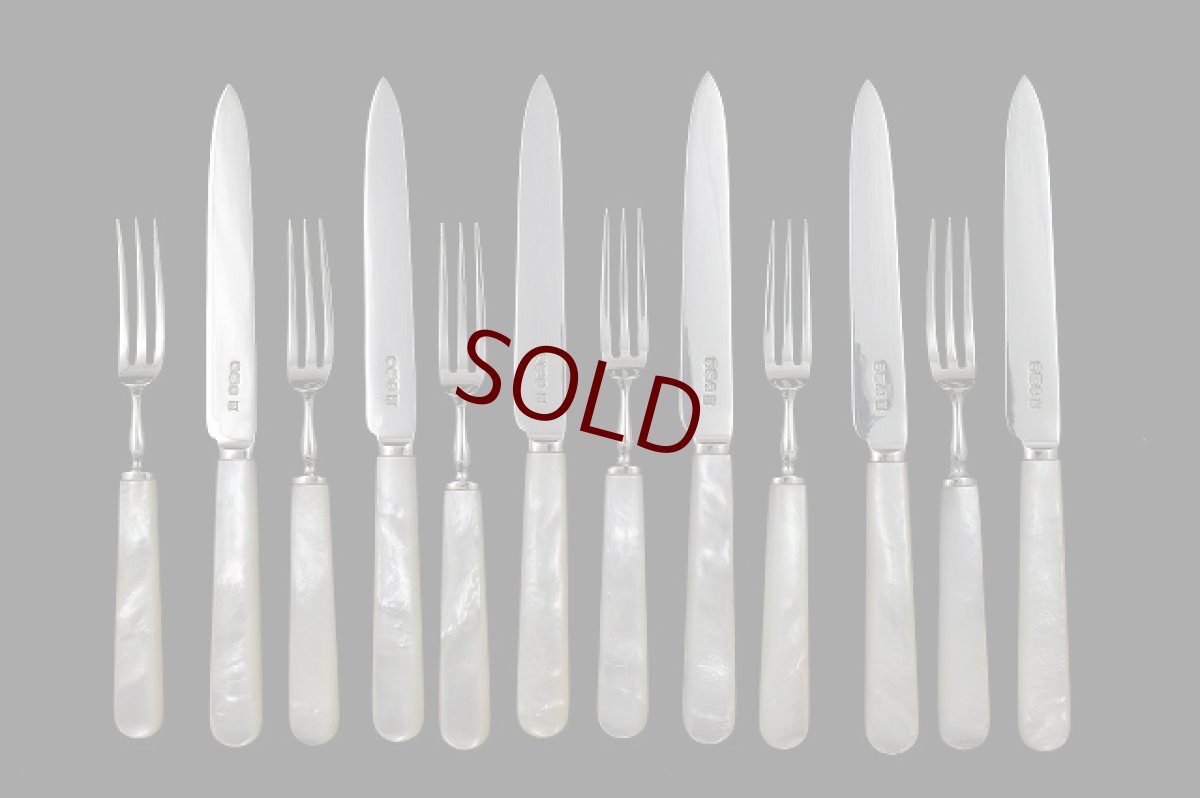 画像2: 純銀製 1935年　美しい白蝶貝ハンドルのデザートカトラリー6組セット (2)