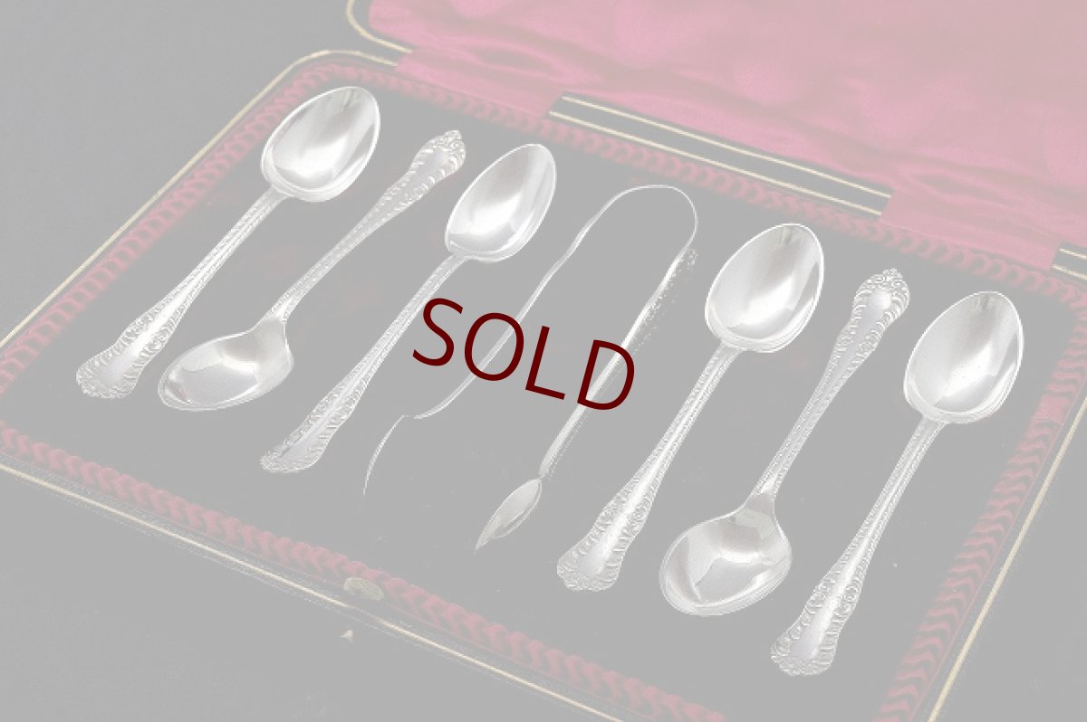 画像1: 純銀製１９０６年　スクロール装飾が素敵なティースプーン & シュガートングセット (1)