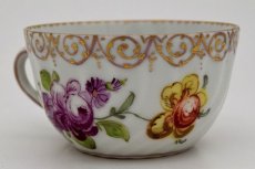 画像4: ドレスデン 金彩とブーケのカップアンドソーサー (4)