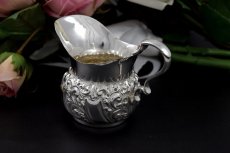 画像2: 純銀製（９２５） 1905年　Walker & Hall バッチェラーサイズ　クリームジャグ (2)