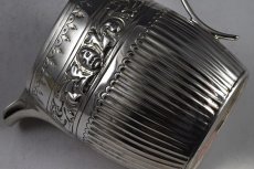 浅いへこみがありますが目立ちません。発送前にさらに目立たないように調整してお送りいたします。