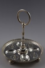 画像2: ヴィクトリアン 中期ー後期　シルバープレート　エッグスタンド&スプーンセット (2)